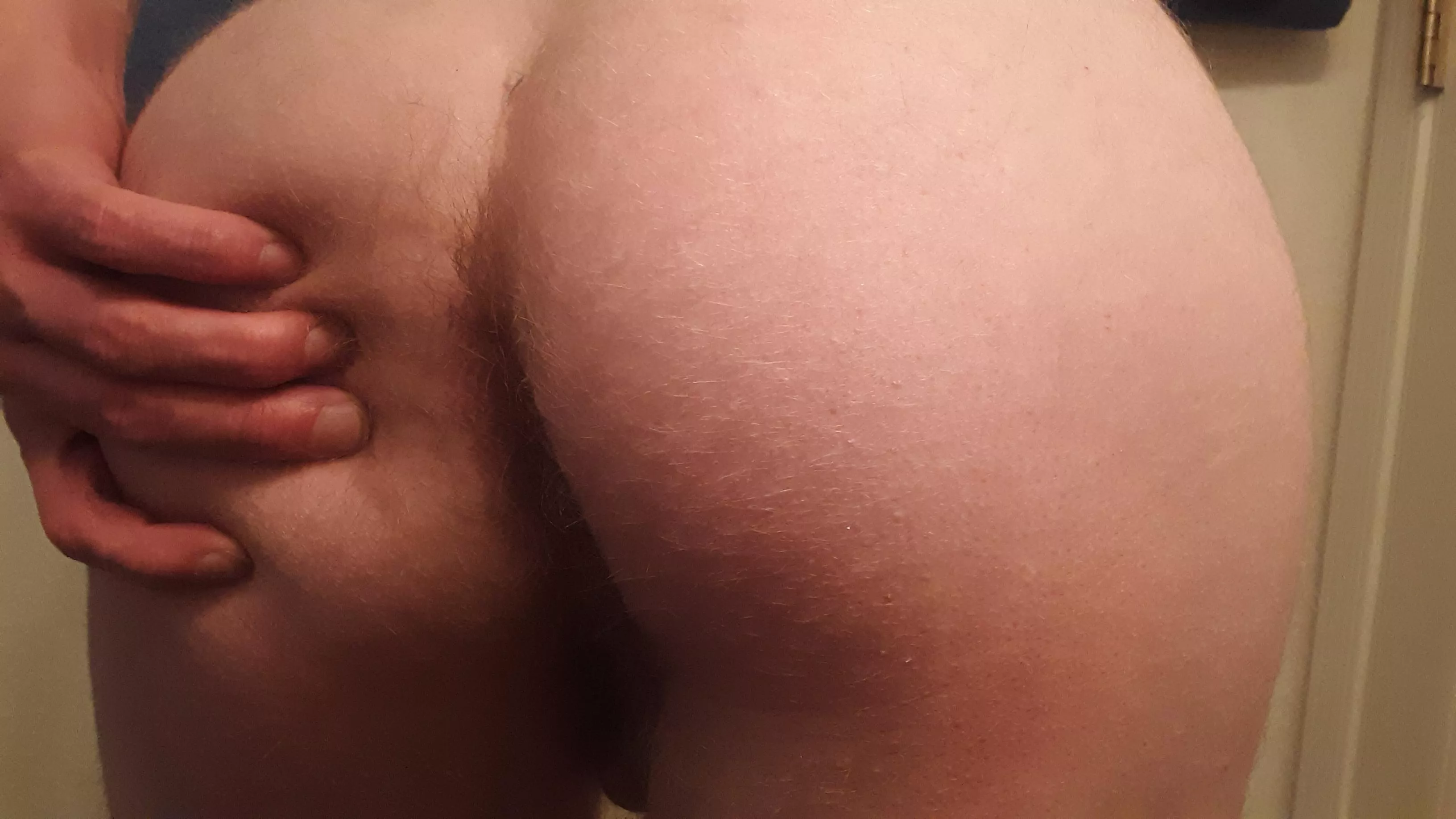 My hair is lighter in color so it's harder to see, but it's there!