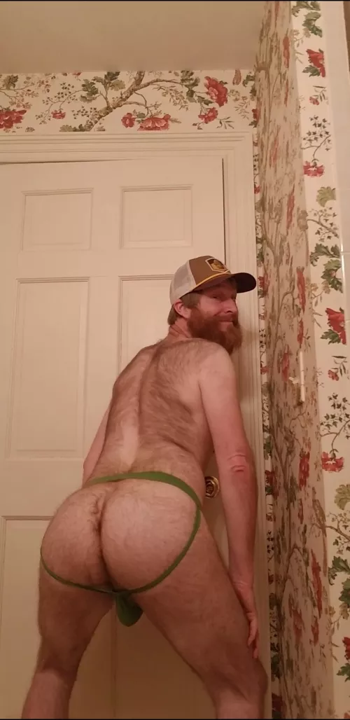 my hairy ass and back 😉🤠