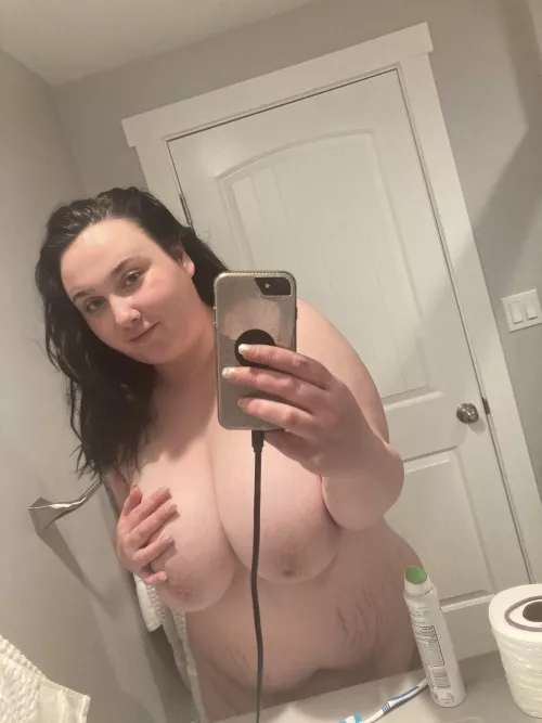 My husband makes me feel bad so I post nudes for guys who appreciate it
