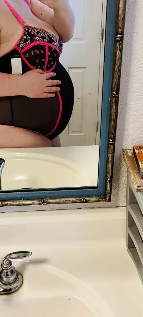 My lingerie wonβt fit my pregnant belly anymore π