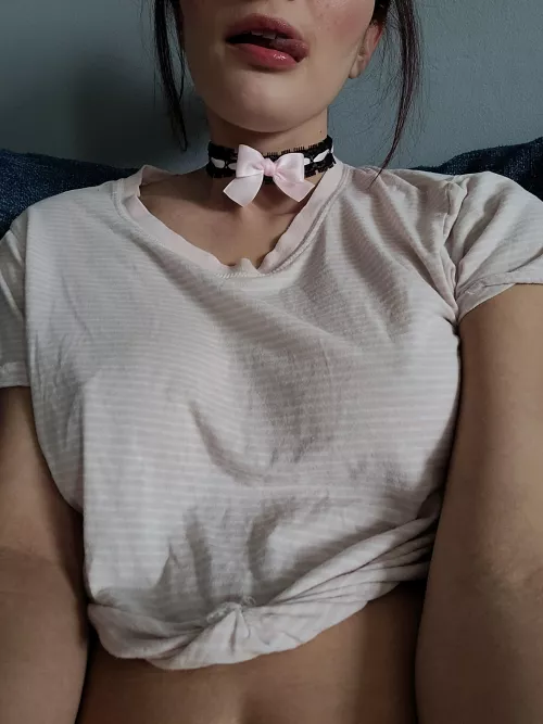 My neck is so tiny you only need one hand around it