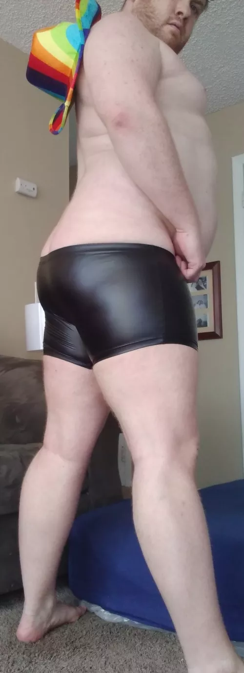 my new manbodywear leather booty shorts😈🍑