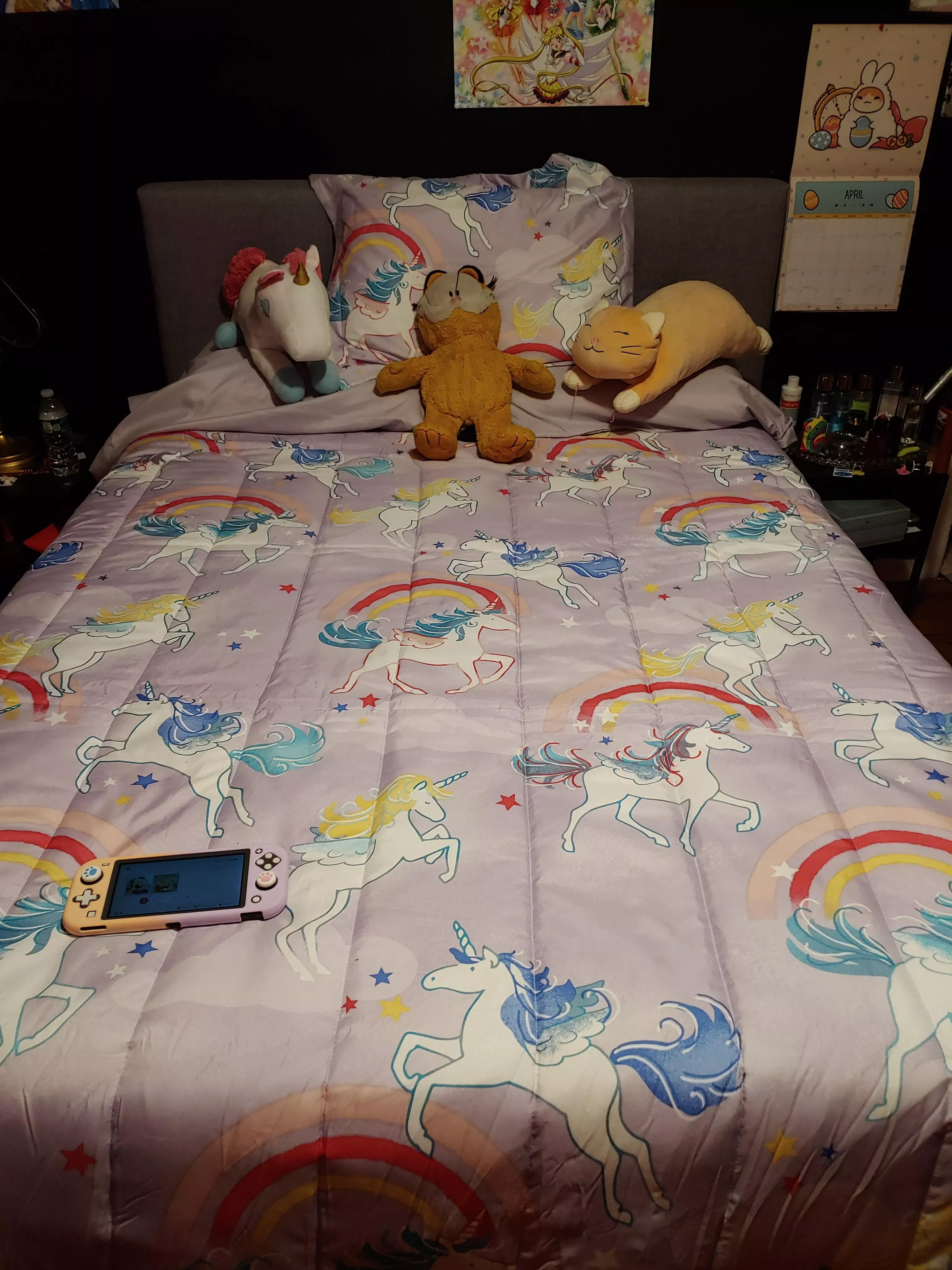 My new pegasus comforter! Daddy told me how much he loves it, especially laying under it with me. (Peep my matching Nintendo switch)