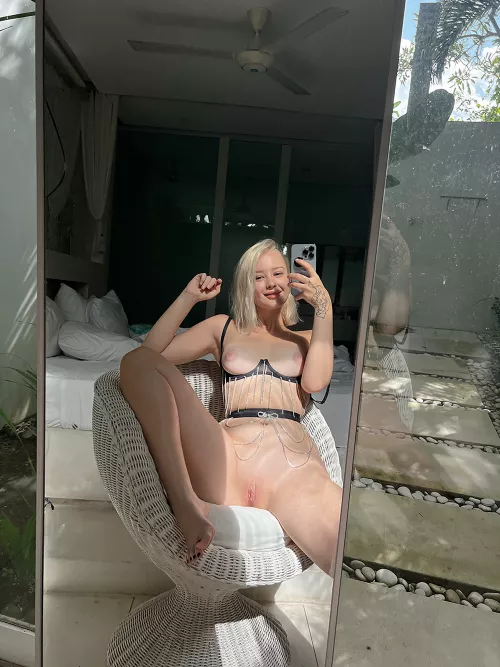 My pussy loves when you touch it, it's dripping with juice🤤