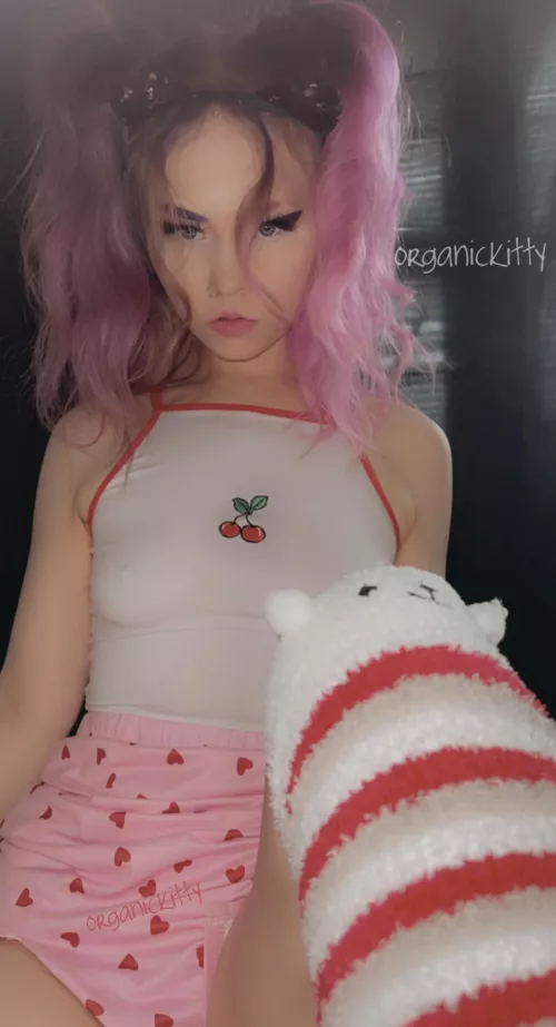 My pussy needs your cock! Cum play with me