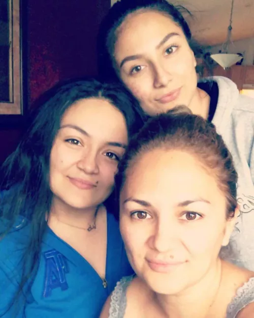My sexy family 💦 who’s face would you cum on?