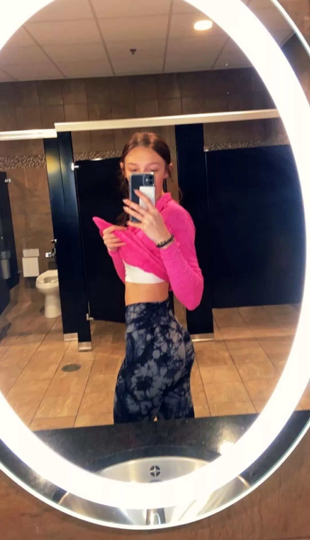 My squats are paying off 🥰🥰🍑