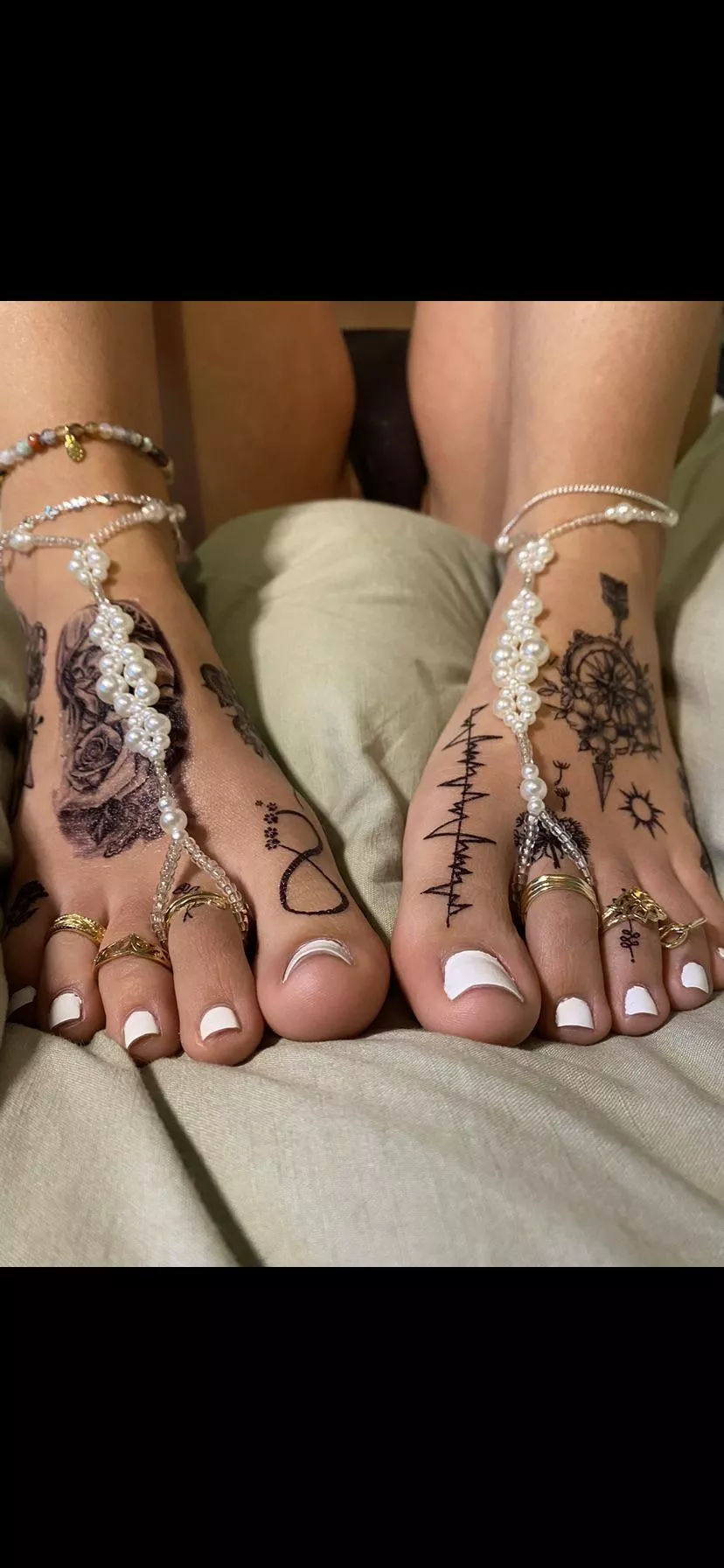 My toes need to be sucked…