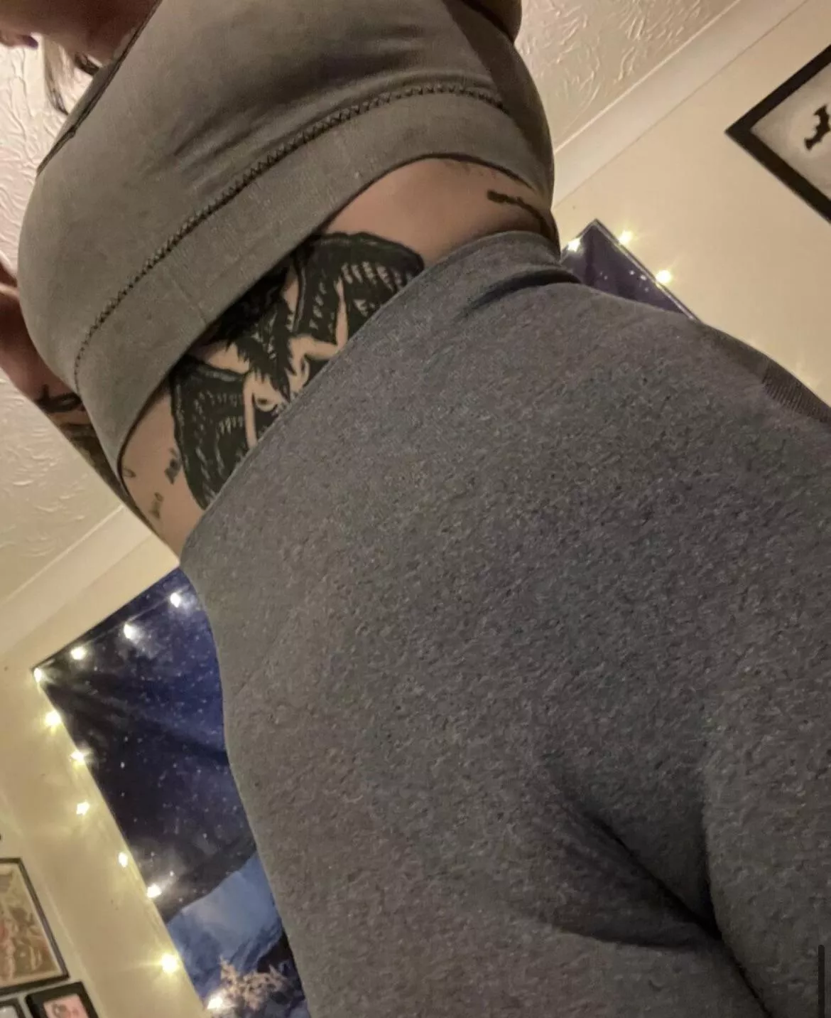 My workout legggings always give me a camel toe! [f]