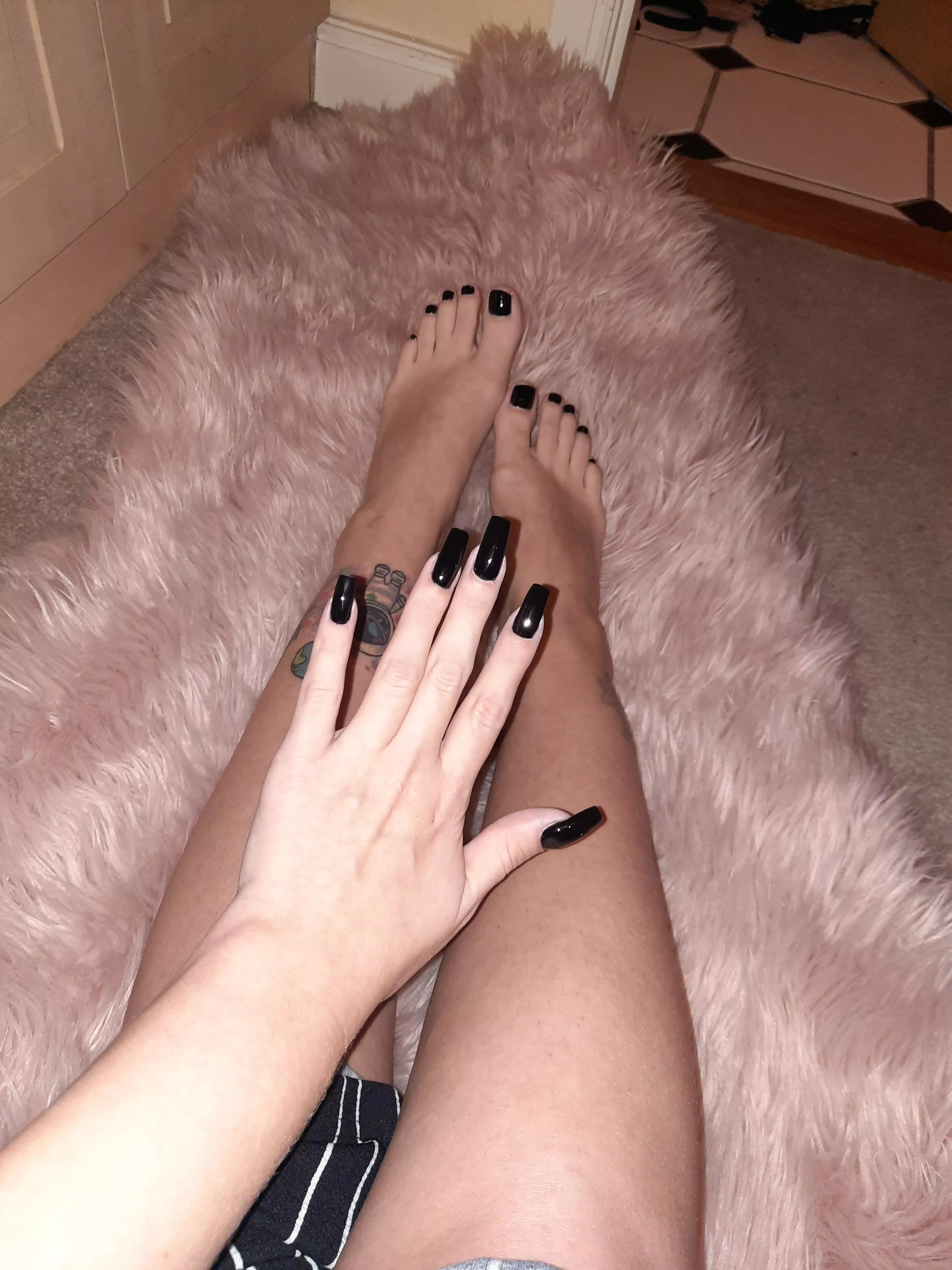 nails match my toes