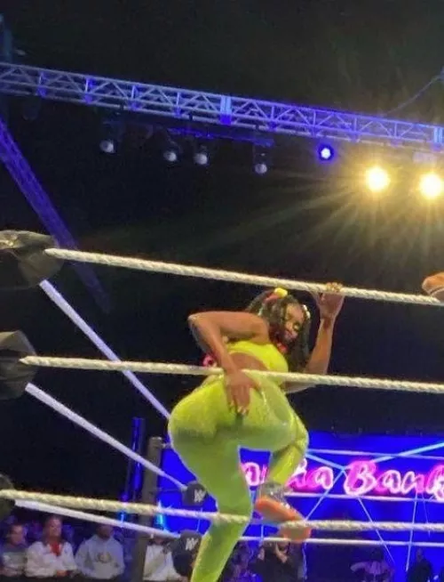 Naomi 🍑 😩😩😩😩