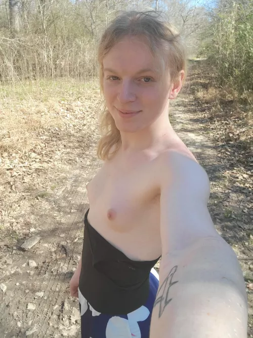 Natural titties in nature 😋