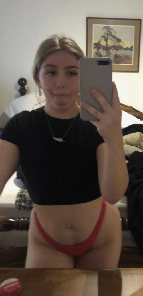 Need a dom to force me to give up my sis cousin and friends socials away blackmail me into feeding u more and use my fart fetish to humiliate me. U can blackmail me by taking screenshots of there posts and teasing me or pretend to msg them and show u abo