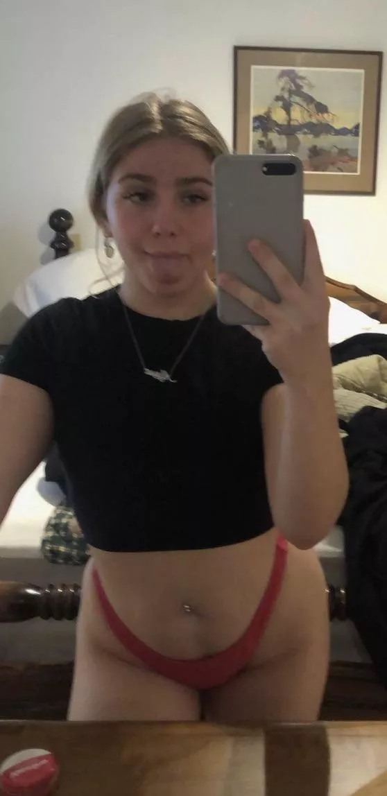 Need a dom to force me to give up my sis cousin and friends socials away blackmail me into feeding u more and use my fart fetish to humiliate me. U can blackmail me by taking screenshots of there posts and teasing me or pretend to msg them and show u abo