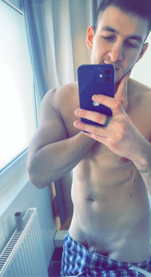 Need a hand 🤚😏