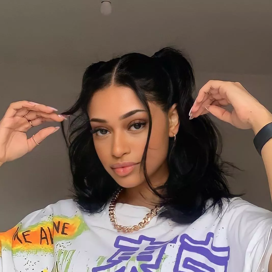 Need her cumtributed! No nudes plenty of pics don’t mind it posted either. Message me if you’re genuine