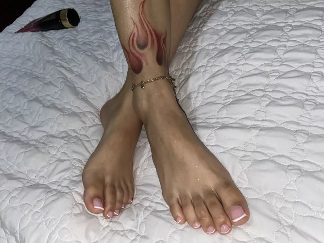 Need in between my toes licked clean 😝 who can do that for me ? 😈😍💦
