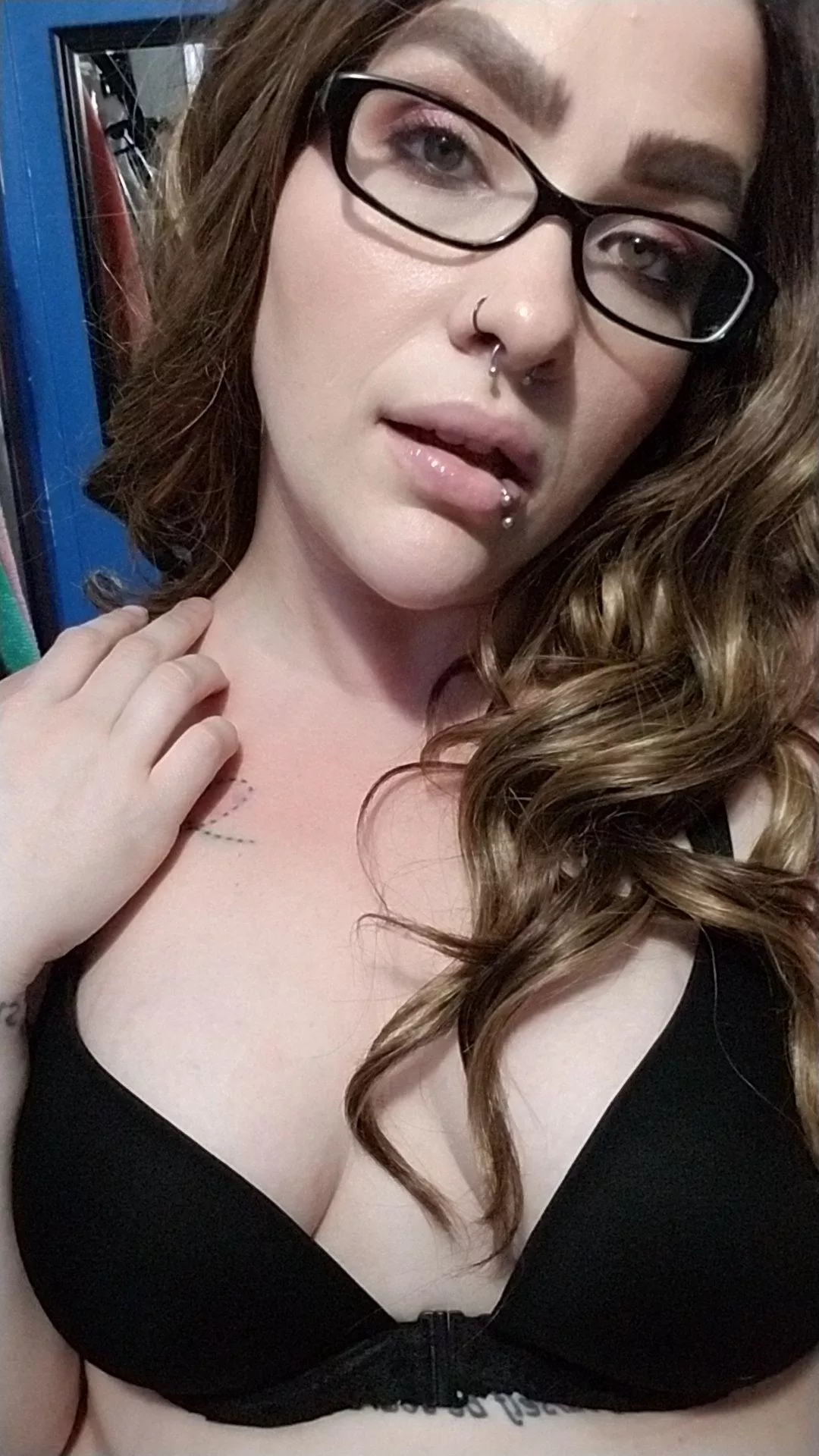 need your lips on my neck now. please and thanks 💙