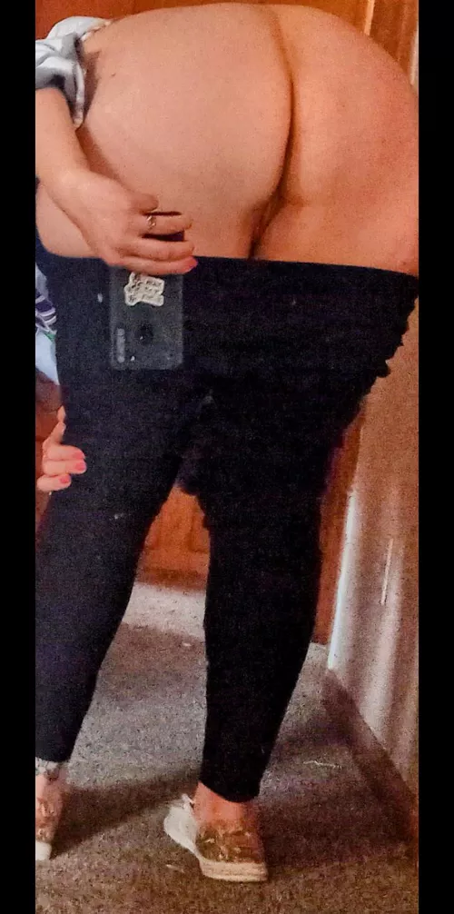 never ask a girl what color her panties are🤣