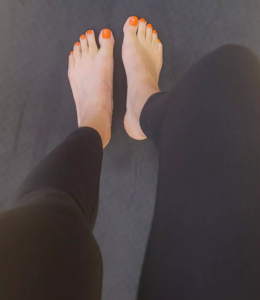 New color on my yummy toes!!! 🧡🧡🧡