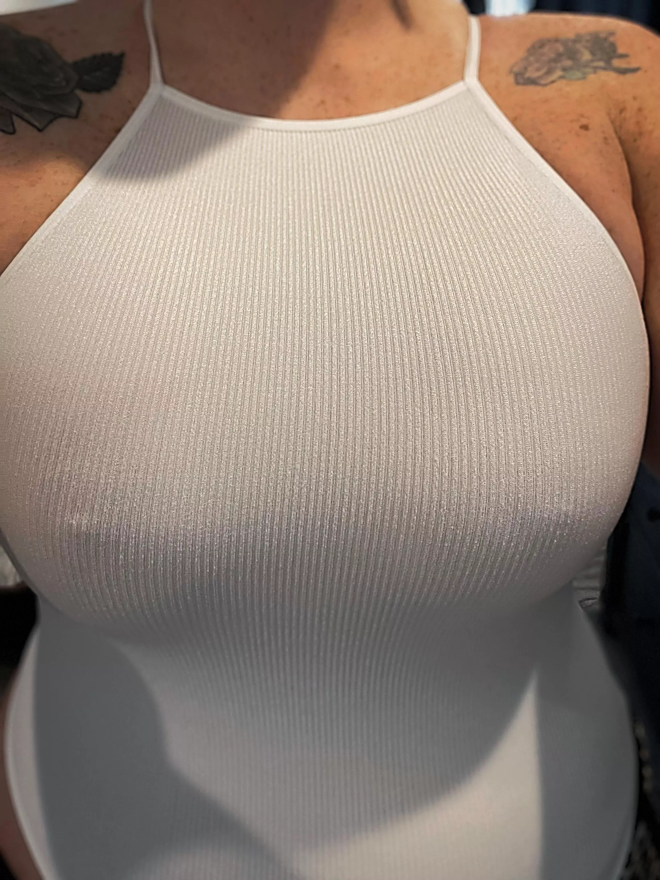 ‼️New titties alert‼️Subscribe to see them without a shirt 💦 I’m running a promo, today only! Cum play with my new tits 💋