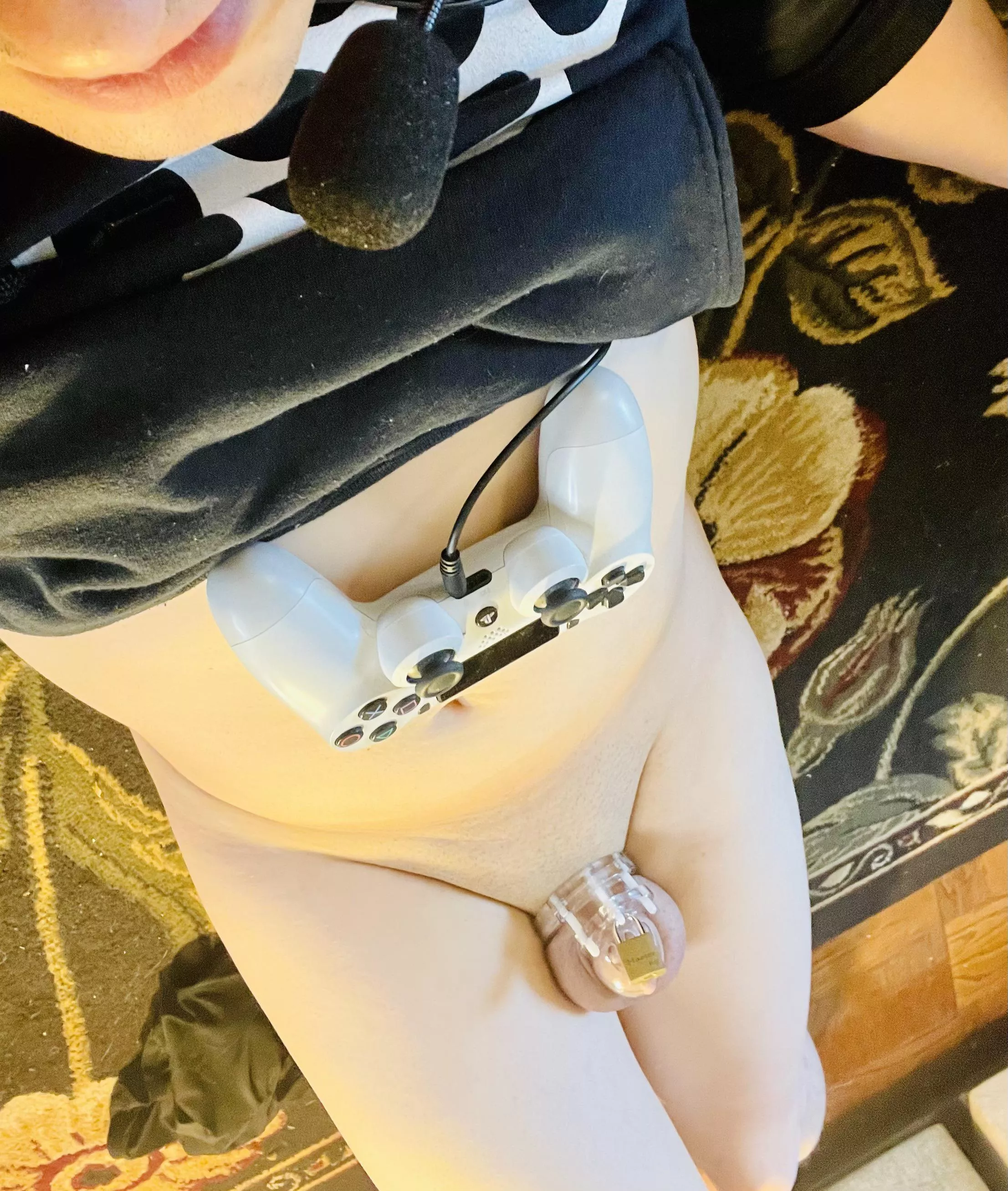 Nice pussy babe, gaming rn tho 👍