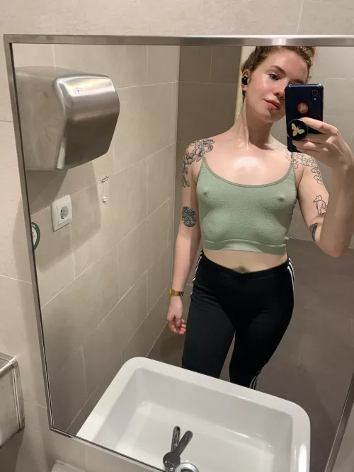 No bra at the gym, as always