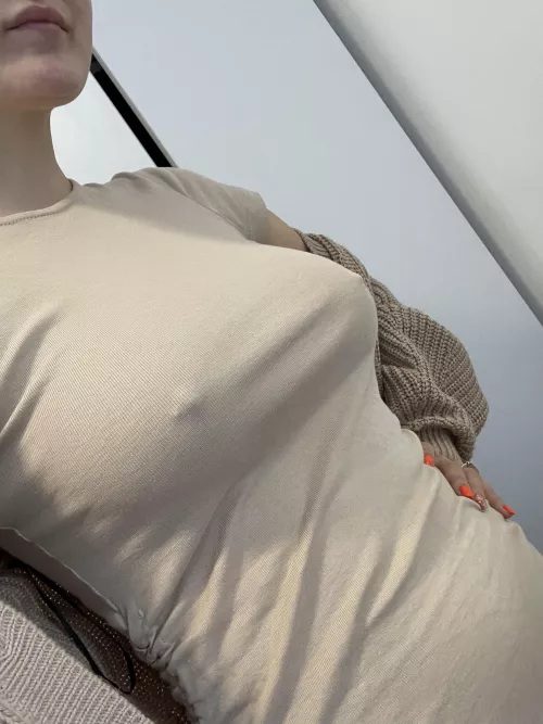 No bra no problem 😉