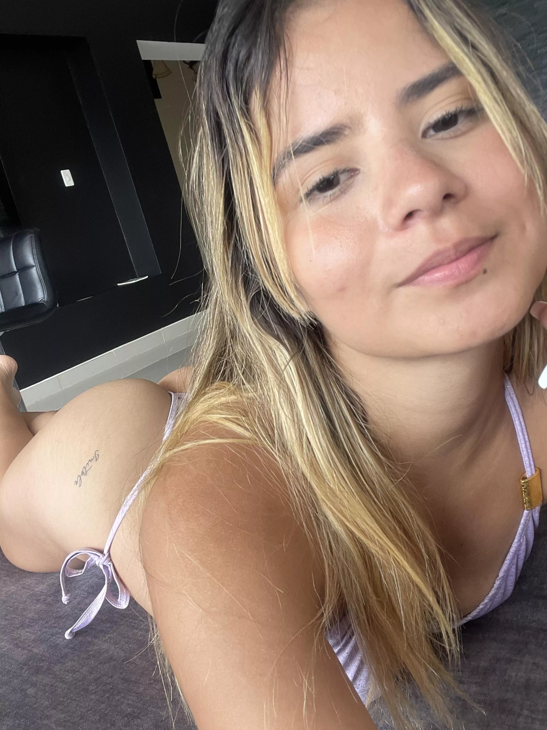 No makeup but its okay i dont need it today... No makeup but its okay i dont need it today...