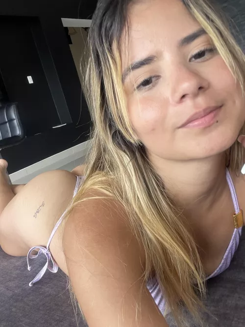 No makeup but its okay i dont need it today...