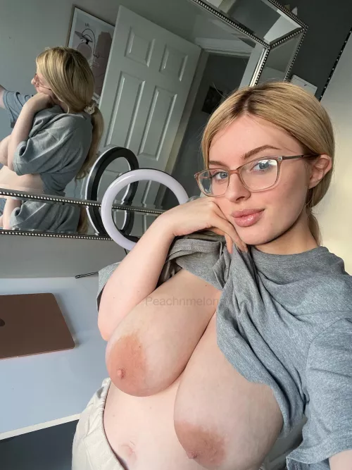 No makeup, no nothing, just some big ol’ tittys