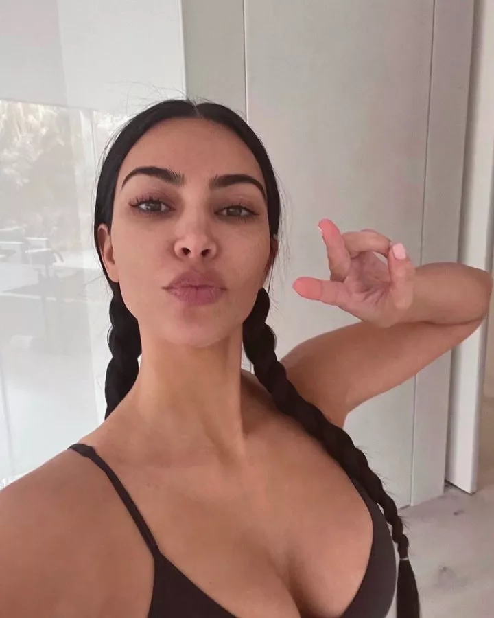 No makeup selfie. So hot π₯. No makeup selfie. So hot π₯.