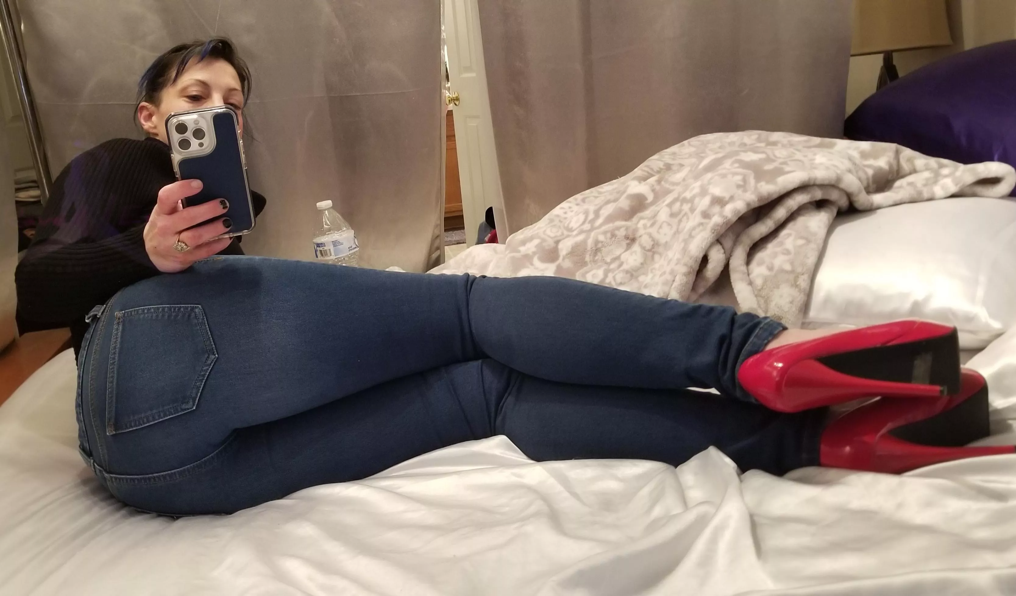 No makeup selfie so I'm hiding, 40y