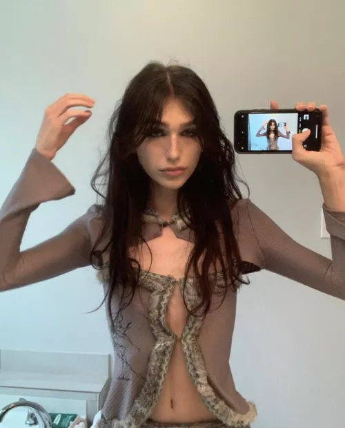 No one at school knows that I look like this when I’m alone lol