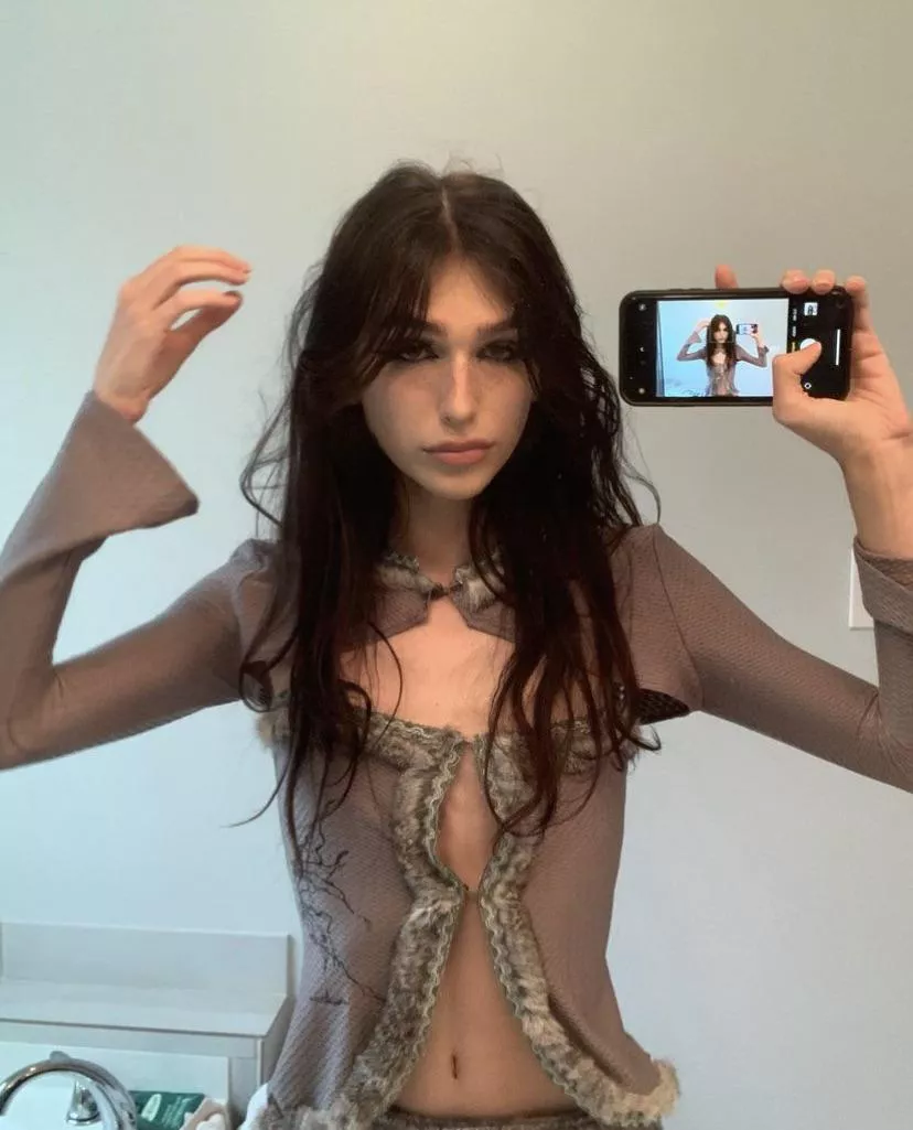 No one at school knows that I look like this when I’m alone lol