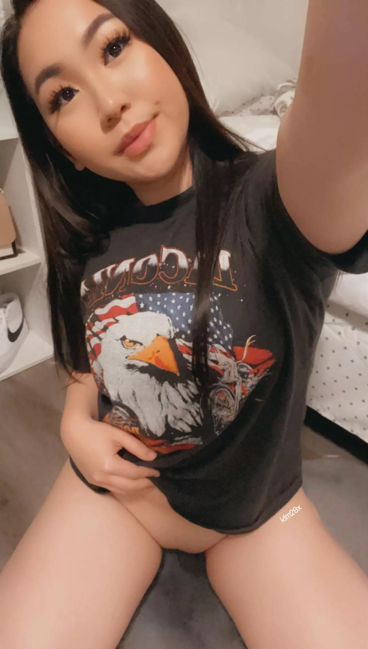 no panties, on my knees ready to please & serve you sir ❤️