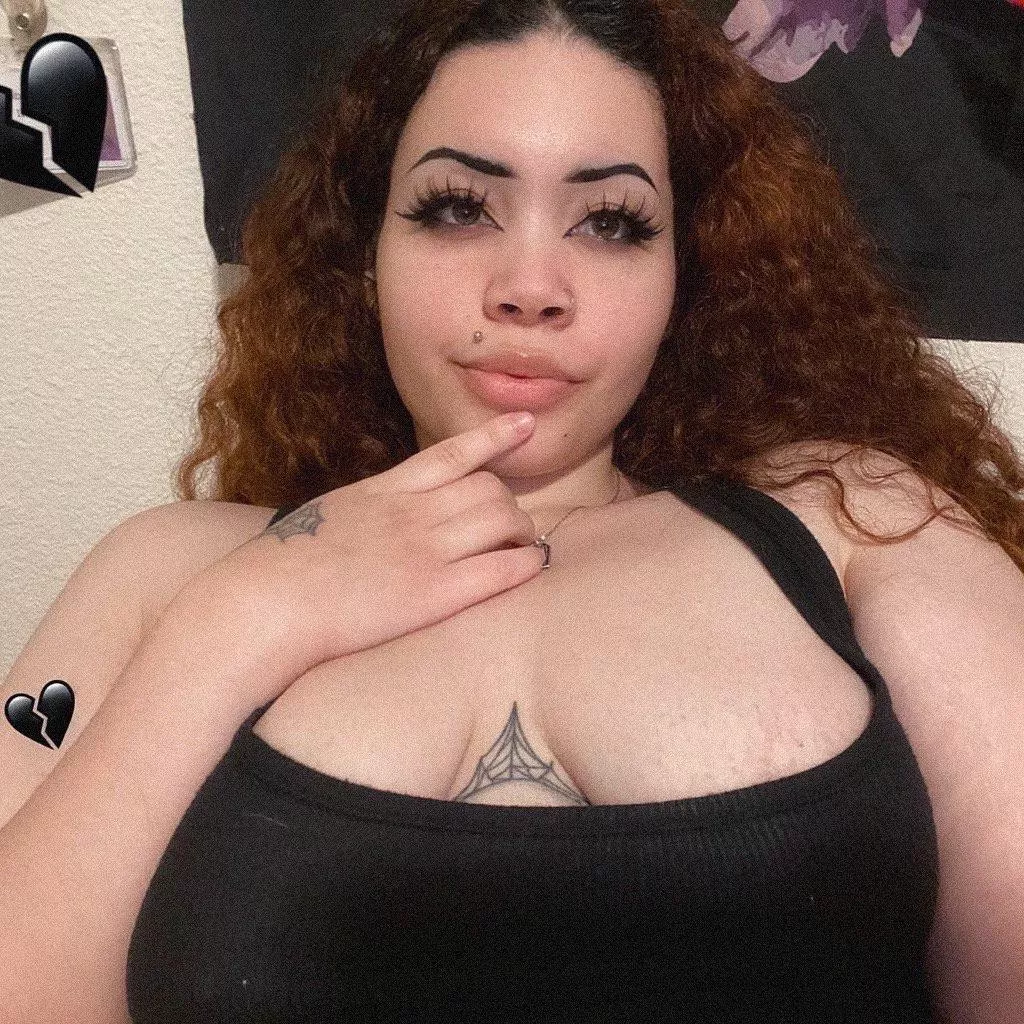 No the perkiest but they’re pierced 🖤