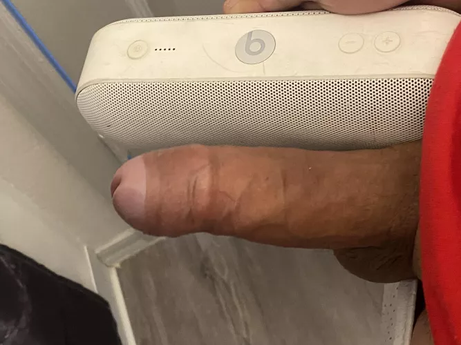 Not as thick or as long but this is how I compare to a beats pill 💊