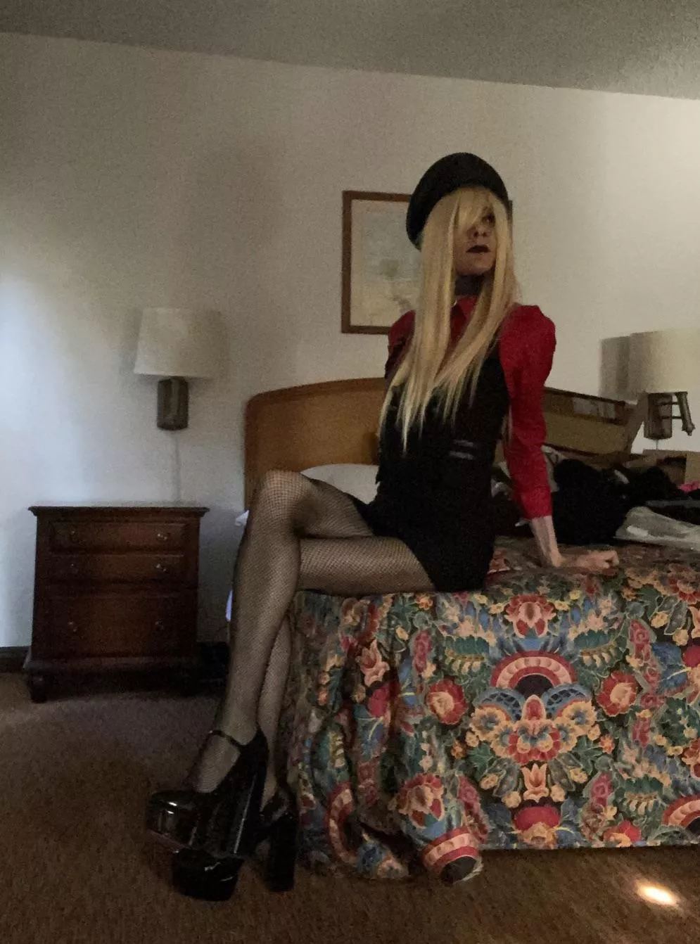 Not entirely sure if I fit in here - I do try my absolute best to look as femme as possible. Anyway, you decide! Hi, I’m Alexis 👋