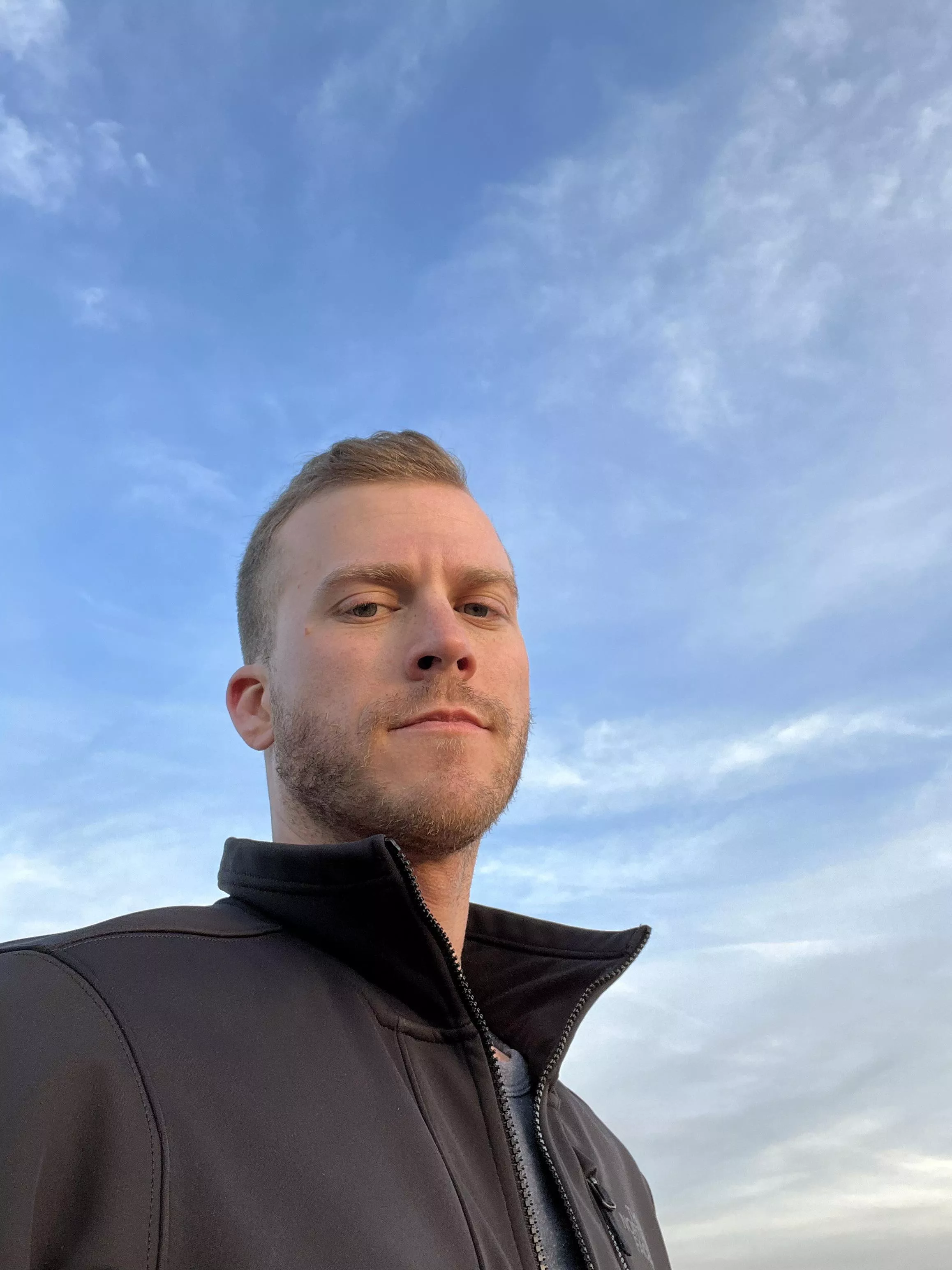 Not usually one for selfies bros, but I couldn’t pass up the lighting. Happy Monday! Not usually one for selfies bros, but I couldn’t pass up the lighting. Happy Monday!