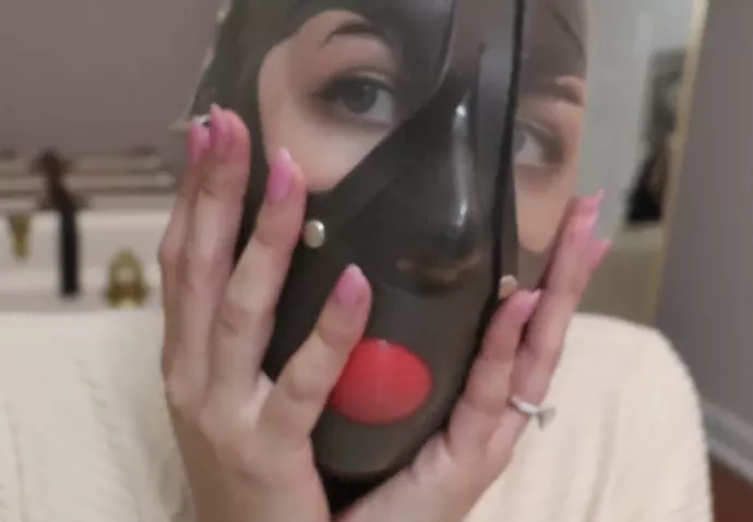 Nothing like a gag layered between two hoods. Had fun trying a few gags on with my latex hood last night. Full custom available 🤫