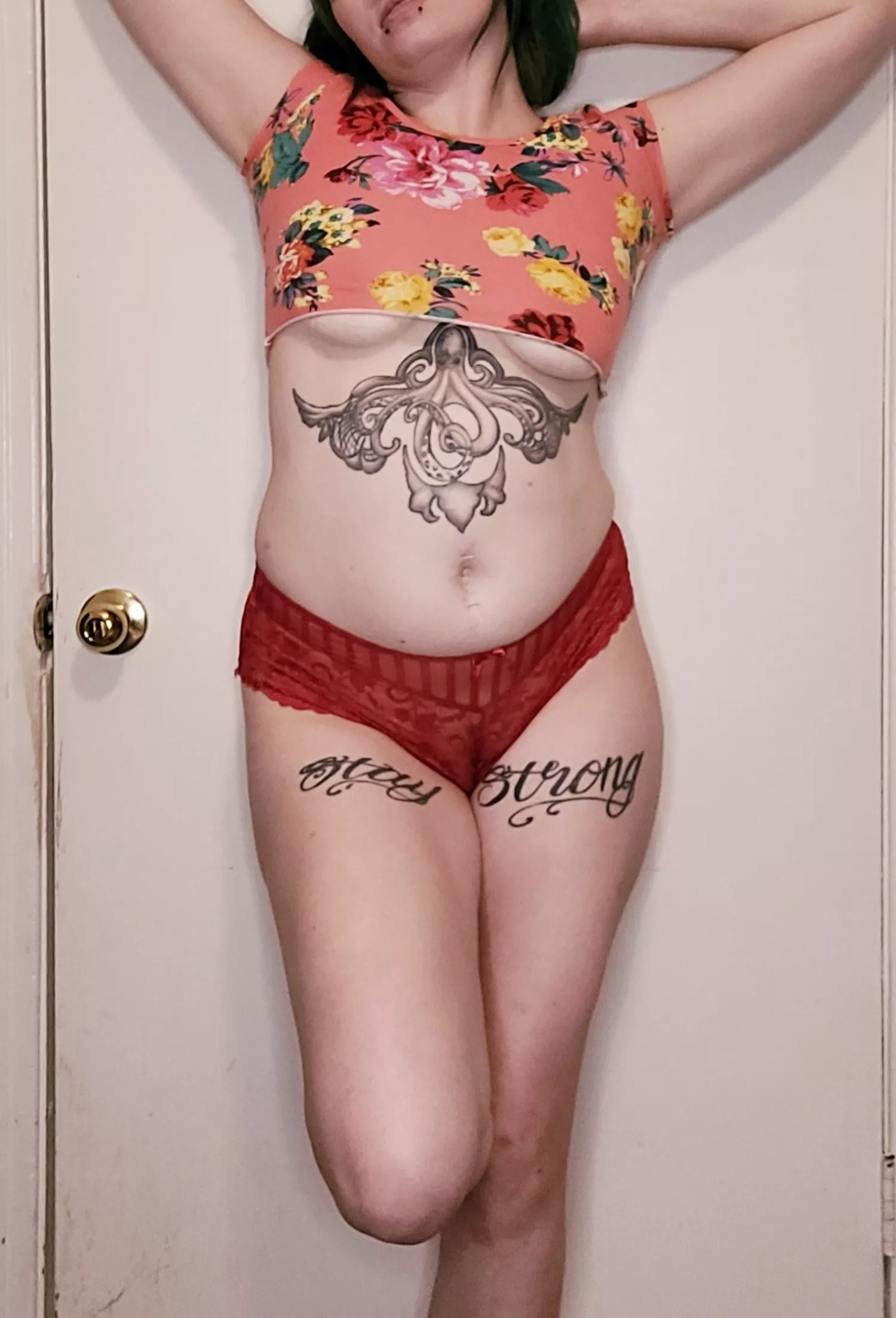 Nothing wrong with a little underboob 😘