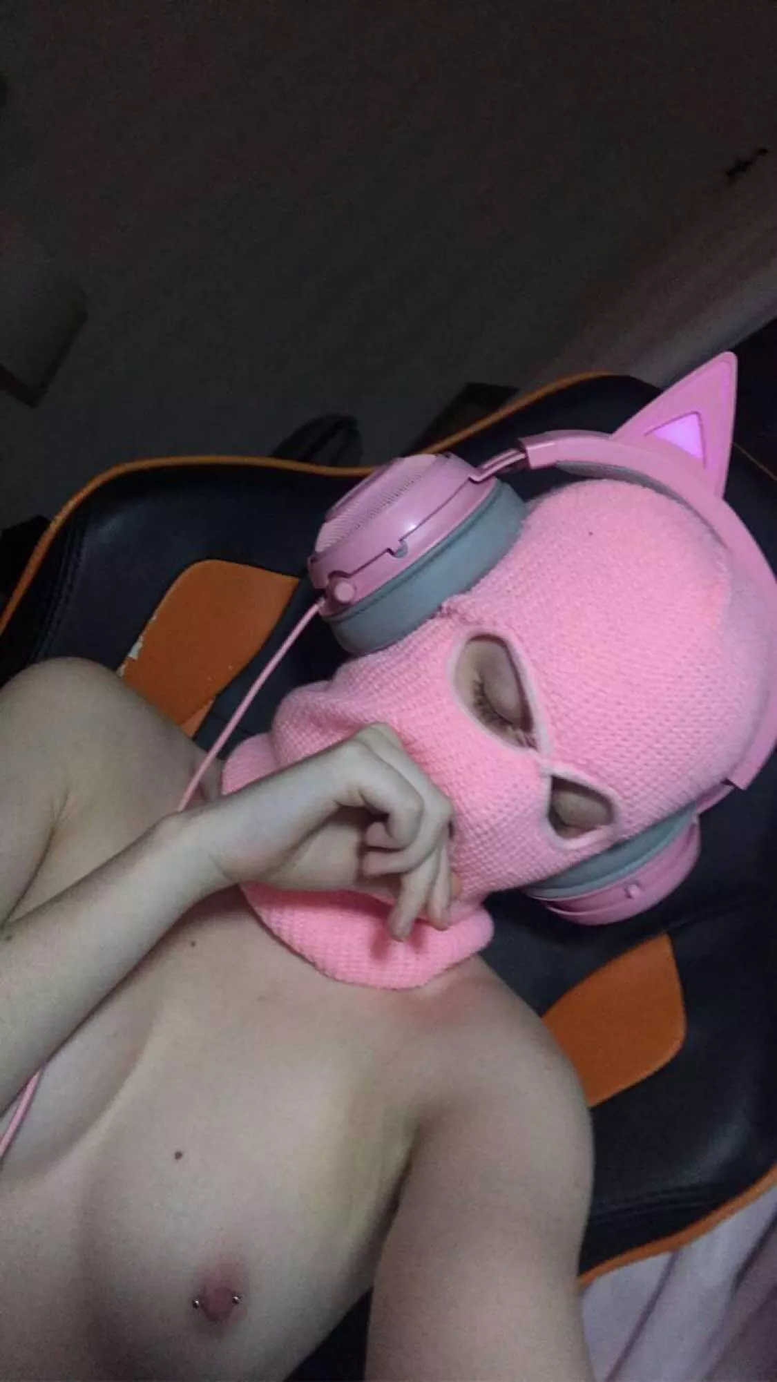 [oc] f20 gaming and tiddis can it get better🤔