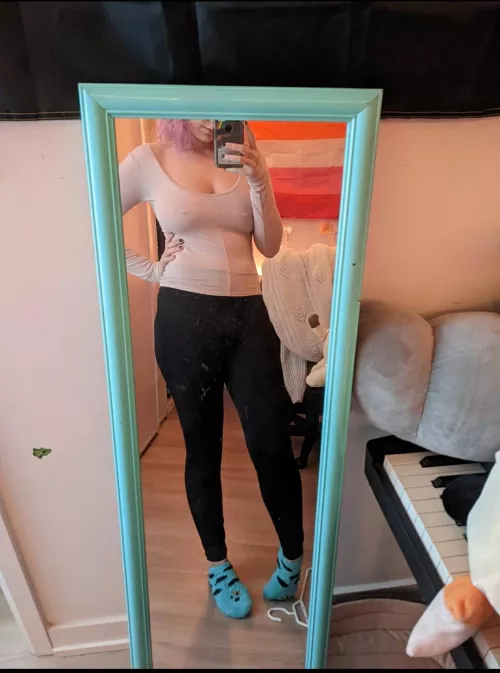 off to get groceries 💖 hope the freezer isles aren't too cold