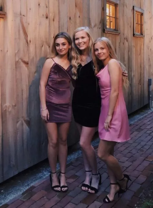 Okay gonna do this again cause it was a hit last time, Comment your favorite and i’ll send a bikini pic of her,(reddit limited my number of chats per day last time so it may take me a little bit to do everyone