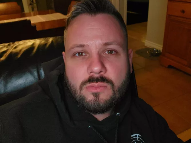 Older guy here... looking to chat with people. DM open! 😁