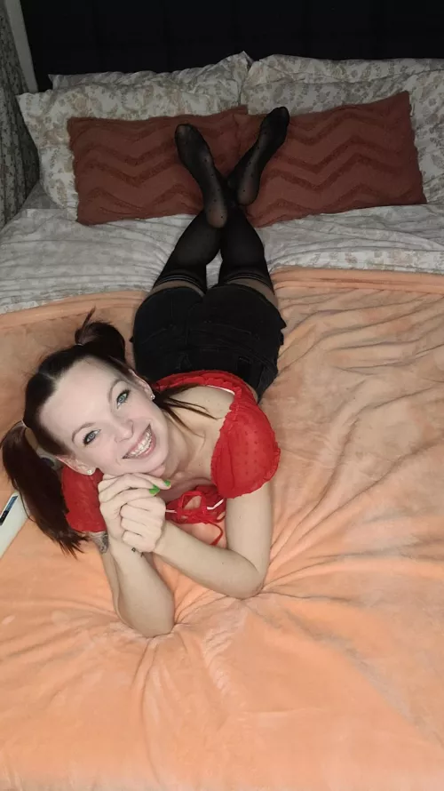 On the bed and ready 😁