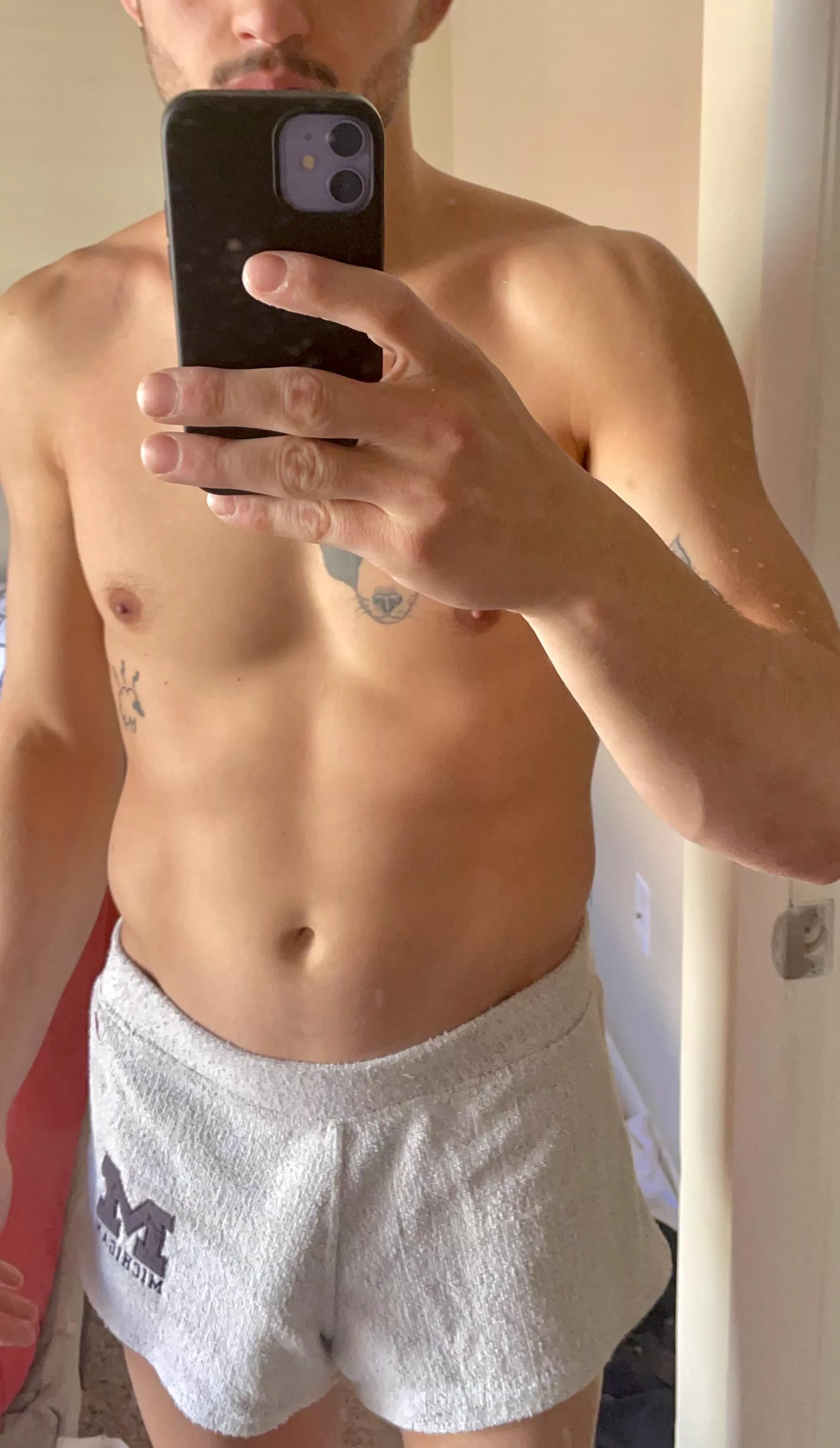 One of the reasons I like gray shorts π One of the reasons I like gray shorts π