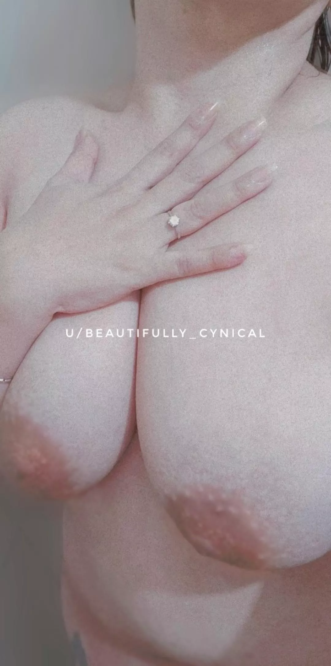 One thing I love about the weekend is that I can (f)inally take my sweet time in the shower. No rush, no stress. 💋🚿