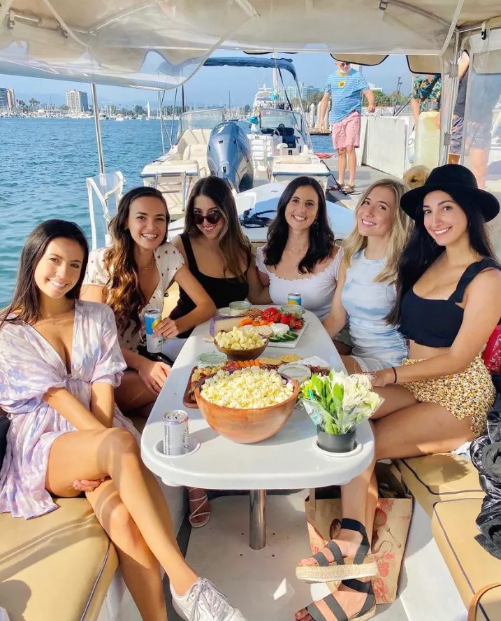 Only 2 lifejackets who u saving